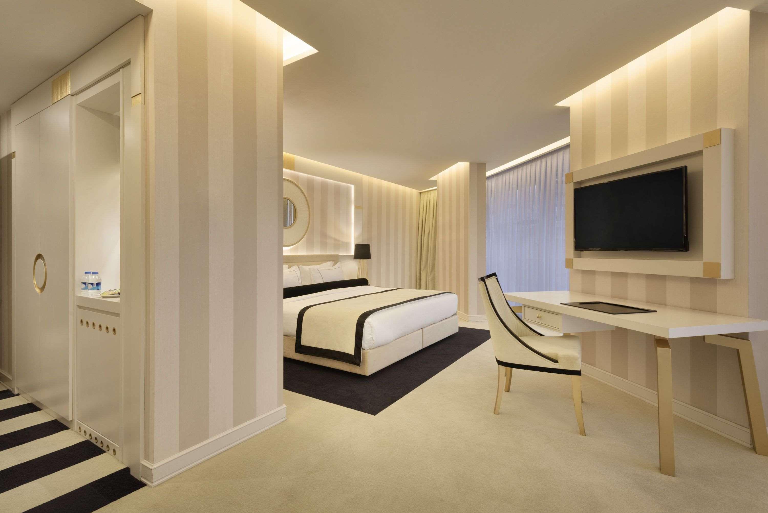 Ramada Hotel & Suites By Wyndham Istanbul- Sisli Exterior photo